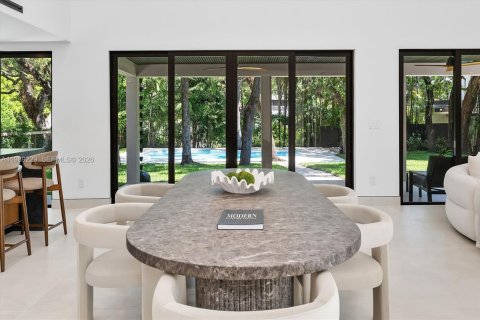 House in Hollywood, Florida 5 bedrooms, 497.68 sq.m. № 2057886 - photo 9