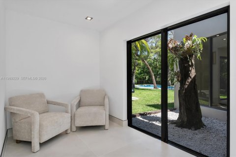 House in Hollywood, Florida 5 bedrooms, 497.68 sq.m. № 2057886 - photo 22