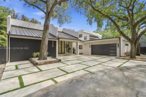 House in Hollywood, Florida 5 bedrooms, 497.68 sq.m. № 2057886 - photo 2