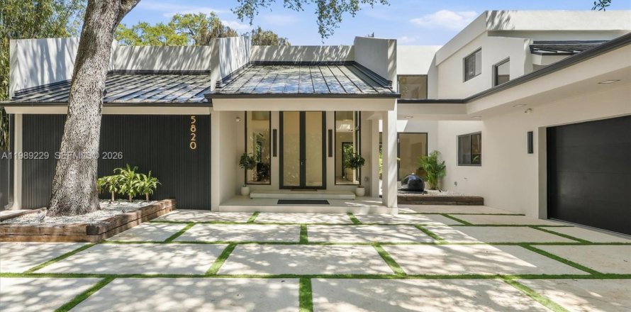 House in Hollywood, Florida 5 bedrooms, 497.68 sq.m. № 2057886