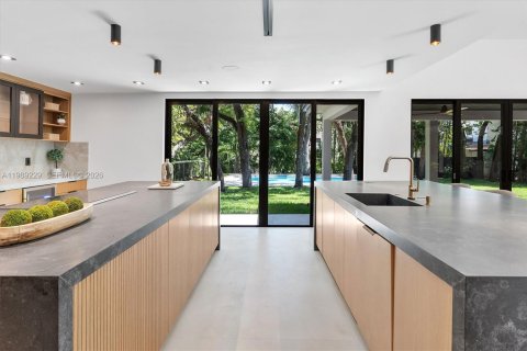 House in Hollywood, Florida 5 bedrooms, 497.68 sq.m. № 2057886 - photo 14