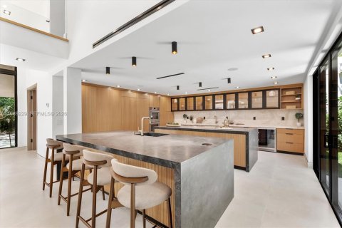 House in Hollywood, Florida 5 bedrooms, 497.68 sq.m. № 2057886 - photo 17