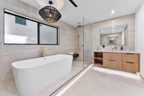 House in Hollywood, Florida 5 bedrooms, 497.68 sq.m. № 2057886 - photo 29