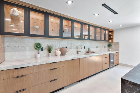 House in Hollywood, Florida 5 bedrooms, 497.68 sq.m. № 2057886 - photo 18