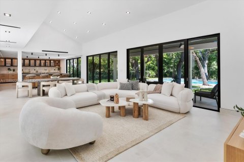 House in Hollywood, Florida 5 bedrooms, 497.68 sq.m. № 2057886 - photo 11