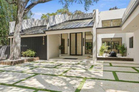 House in Hollywood, Florida 5 bedrooms, 497.68 sq.m. № 2057886 - photo 5