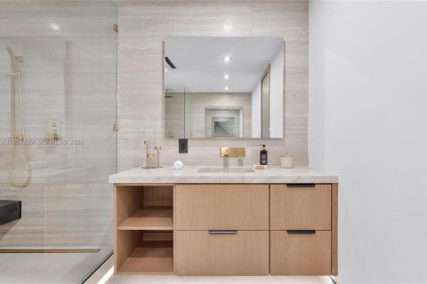 House in Hollywood, Florida 5 bedrooms, 497.68 sq.m. № 2057886 - photo 30