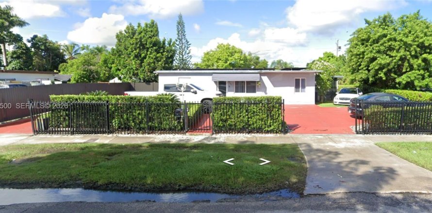 Коммерческая недвижимость в Хомстед, Флорида 1 спальня, 118.36м2 № 2050911