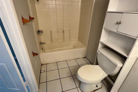 House in Winter Haven, Florida 4 bedrooms, 177.26 sq.m. № 1898678 - photo 7