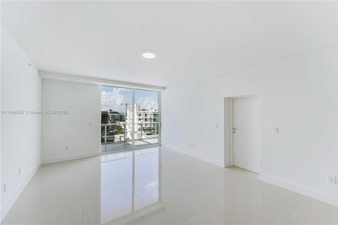 Condo in Bay Harbor Islands, Florida, 2 bedrooms  № 1845478 - photo 3