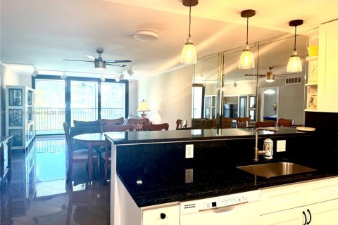 Condo in Deerfield Beach, Florida, 2 bedrooms  № 1933658 - photo 3