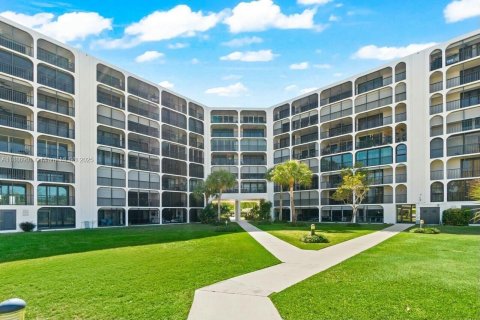 Condo in Deerfield Beach, Florida, 2 bedrooms  № 1933658 - photo 24