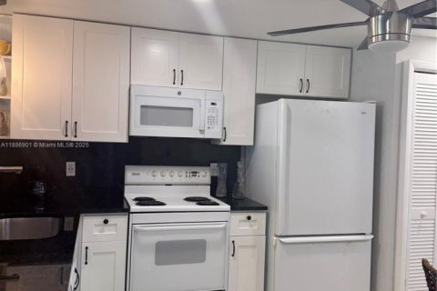Condo in Deerfield Beach, Florida, 2 bedrooms  № 1933658 - photo 2
