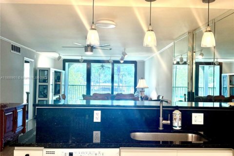 Condo in Deerfield Beach, Florida, 2 bedrooms  № 1933658 - photo 4
