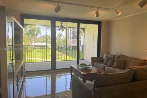 Condo in Deerfield Beach, Florida, 2 bedrooms  № 1933658 - photo 12