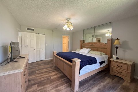 Condo in Deerfield Beach, Florida, 2 bedrooms  № 1933658 - photo 17