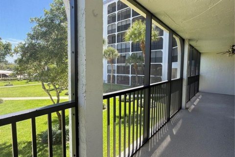Condo in Deerfield Beach, Florida, 2 bedrooms  № 1933658 - photo 21