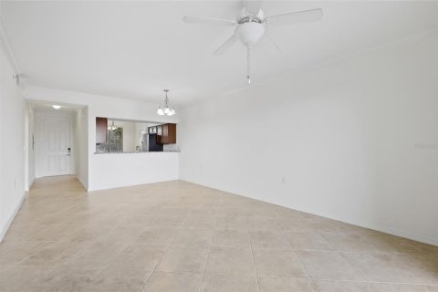 Copropriété à vendre à Lakewood Ranch, Floride: 2 chambres, 104.14 m2 № 2378255 - photo 14