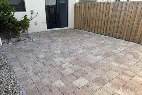 Touwnhouse à louer à Miami, Floride: 3 chambres, 170.01 m2 № 1871879 - photo 5