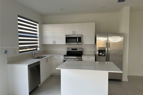 Touwnhouse à louer à Miami, Floride: 3 chambres, 170.01 m2 № 1871879 - photo 9