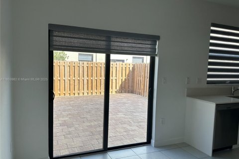 Touwnhouse à louer à Miami, Floride: 3 chambres, 170.01 m2 № 1871879 - photo 7