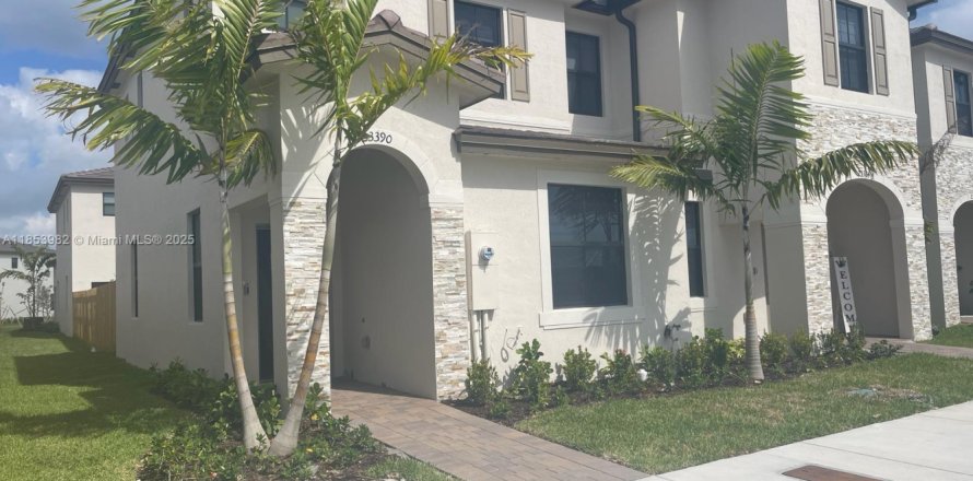 Touwnhouse à Miami, Floride 3 chambres, 170.01 m2 № 1871879