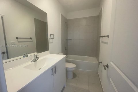 Touwnhouse à louer à Miami, Floride: 3 chambres, 170.01 m2 № 1871879 - photo 16