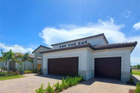 Propiedad comercial en alquiler en Homestead, Florida, 2 dormitorios № 1934490 - foto 1