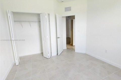 Propiedad comercial en alquiler en Homestead, Florida, 2 dormitorios № 1934490 - foto 10