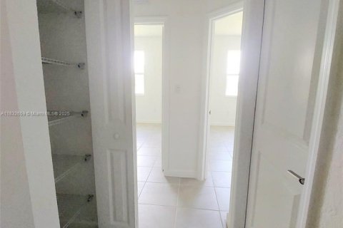 Propiedad comercial en alquiler en Homestead, Florida, 2 dormitorios № 1934490 - foto 9