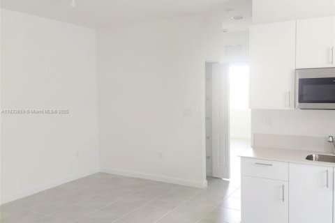 Propiedad comercial en alquiler en Homestead, Florida, 2 dormitorios № 1934490 - foto 4