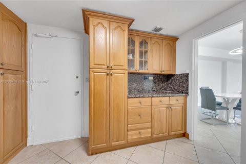 Condo in Miami, Florida, 2 bedrooms  № 1860060 - photo 29