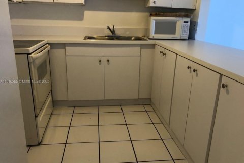 Villa ou maison à vendre à Fort Lauderdale, Floride: 2 chambres, 74.32 m2 № 1966450 - photo 4