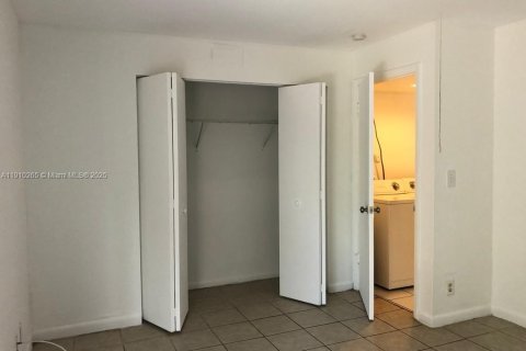 Villa ou maison à vendre à Fort Lauderdale, Floride: 2 chambres, 74.32 m2 № 1966450 - photo 7