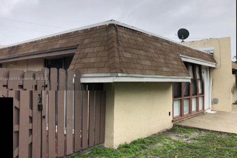 Villa ou maison à vendre à Fort Lauderdale, Floride: 2 chambres, 74.32 m2 № 1966450 - photo 11