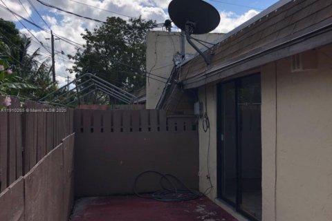 Villa ou maison à vendre à Fort Lauderdale, Floride: 2 chambres, 74.32 m2 № 1966450 - photo 3