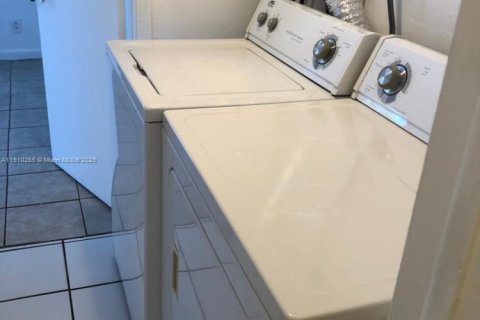 Villa ou maison à vendre à Fort Lauderdale, Floride: 2 chambres, 74.32 m2 № 1966450 - photo 8