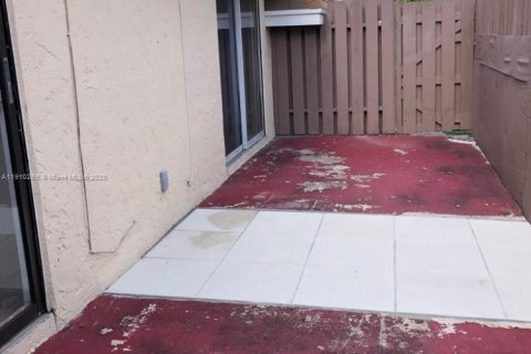 Villa ou maison à vendre à Fort Lauderdale, Floride: 2 chambres, 74.32 m2 № 1966450 - photo 2