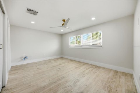 Casa en alquiler en Saint Petersburg, Florida, 4 dormitorios, 158.21 m2 № 2166614 - foto 6
