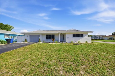 Casa en Saint Petersburg, Florida 4 dormitorios, 158.21 m2 № 2166614