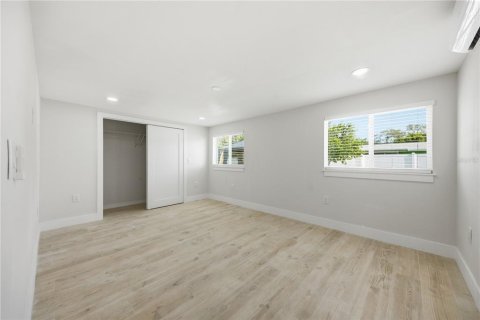 Casa en alquiler en Saint Petersburg, Florida, 4 dormitorios, 158.21 m2 № 2166614 - foto 10