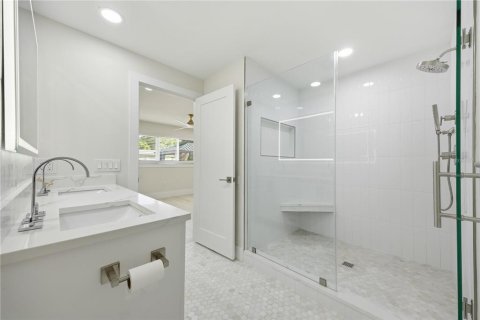 Casa en alquiler en Saint Petersburg, Florida, 4 dormitorios, 158.21 m2 № 2166614 - foto 12