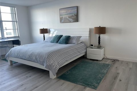 Condo in Miami Beach, Florida, 2 bedrooms  № 1864288 - photo 3