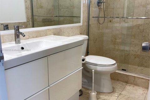 Condo in Miami Beach, Florida, 2 bedrooms  № 1864288 - photo 5
