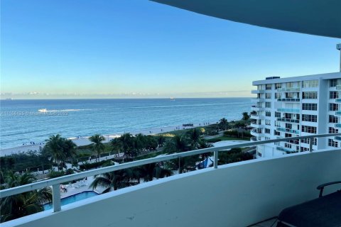 Condo in Miami Beach, Florida, 2 bedrooms  № 1864288 - photo 30