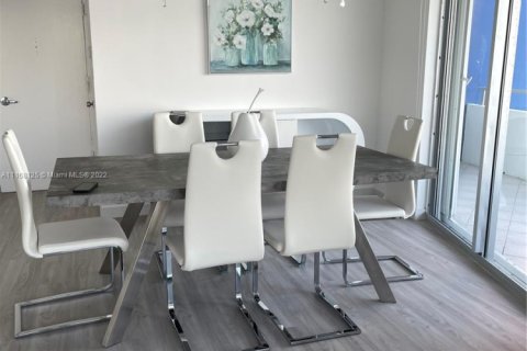 Condo in Miami Beach, Florida, 2 bedrooms  № 1864288 - photo 9