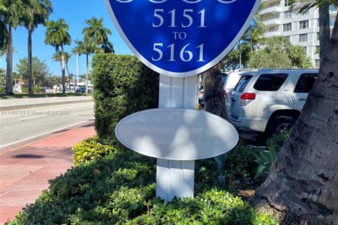 Condo in Miami Beach, Florida, 2 bedrooms  № 1864288 - photo 14