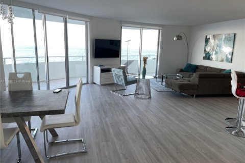 Condo in Miami Beach, Florida, 2 bedrooms  № 1864288 - photo 8