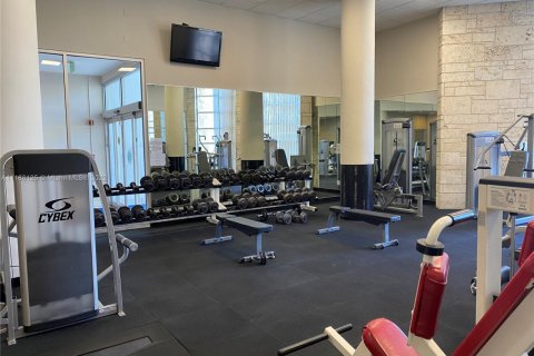 Condo in Miami Beach, Florida, 2 bedrooms  № 1864288 - photo 17