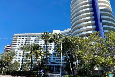 Condo in Miami Beach, Florida, 2 bedrooms  № 1864288 - photo 15